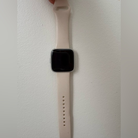 Fitbit Versa Lite - Picture 1 of 5